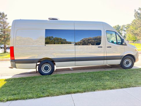 Used 2021 Mercedes-Benz Sprinter 2500 image 8