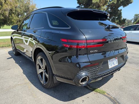 Used 2023 Genesis GV70 2.5T w/ Sport Prestige Package image 8
