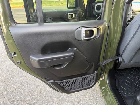 Used 2024 Jeep Wrangler Unlimited w/ Convenience Group AWD/4WD image 14