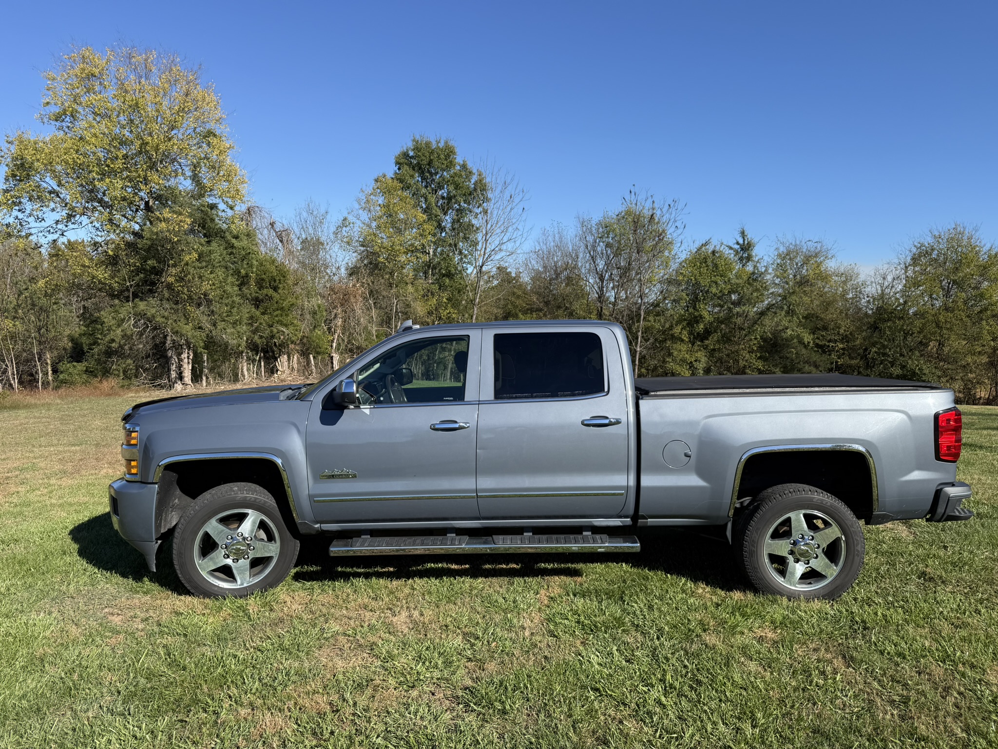 Used 2016 Chevrolet Silverado 2500 High Country w/ High Country Premium Package AWD/4WD image 1