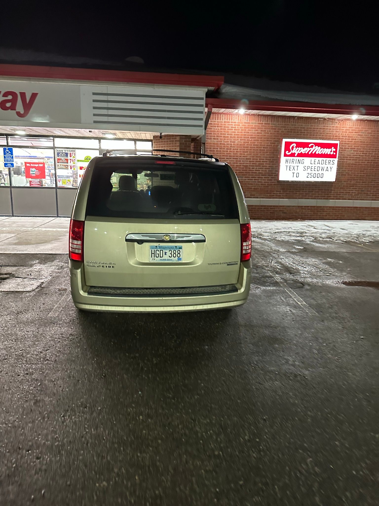 Used 2010 Chrysler Town & Country Touring Plus FWD image 6