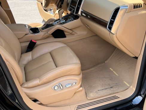 Used 2013 Porsche Cayenne image 10