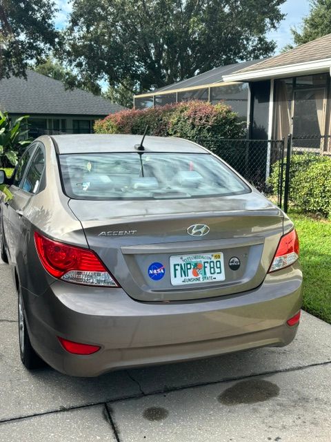 Used 2013 Hyundai Accent GLS FWD image 2