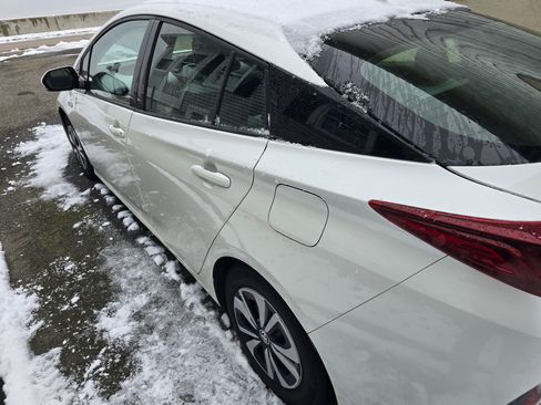 Used 2018 Toyota Prius Prime Premium image 6