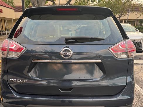 Used 2016 Nissan Rogue S image 2