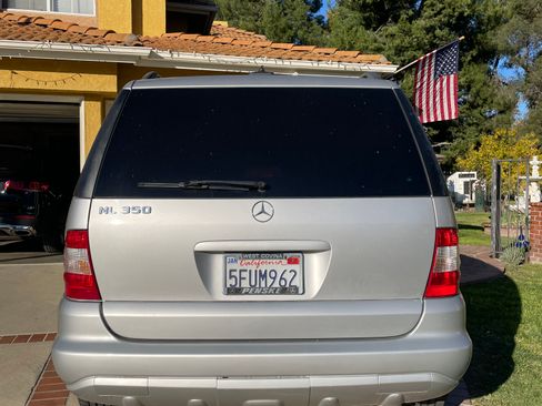 Used 2004 Mercedes-Benz ML 350 ML 350 Sport Utility 4D image 5