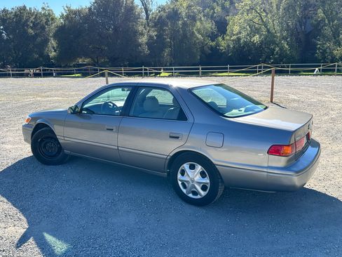 Used 2001 Toyota Camry CE image 10