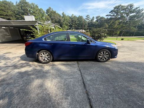 Used 2016 Subaru Legacy 2.5i Premium AWD/4WD image 2