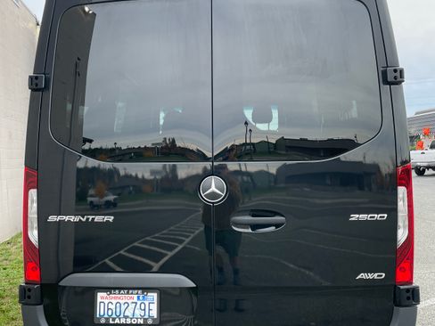 Used 2024 Mercedes-Benz Sprinter 2500 image 9
