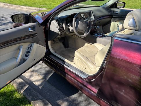 Used 2010 INFINITI G37 Sport w/ Premium Pkg image 16