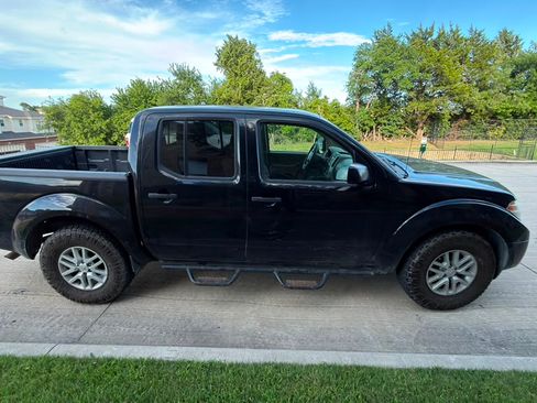Used 2019 Nissan Frontier SV RWD image 4