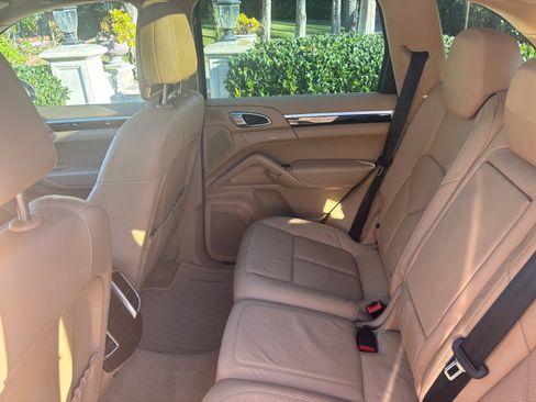 Used 2014 Porsche Cayenne S image 16