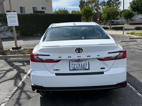 Used 2025 Toyota Camry SE image 5