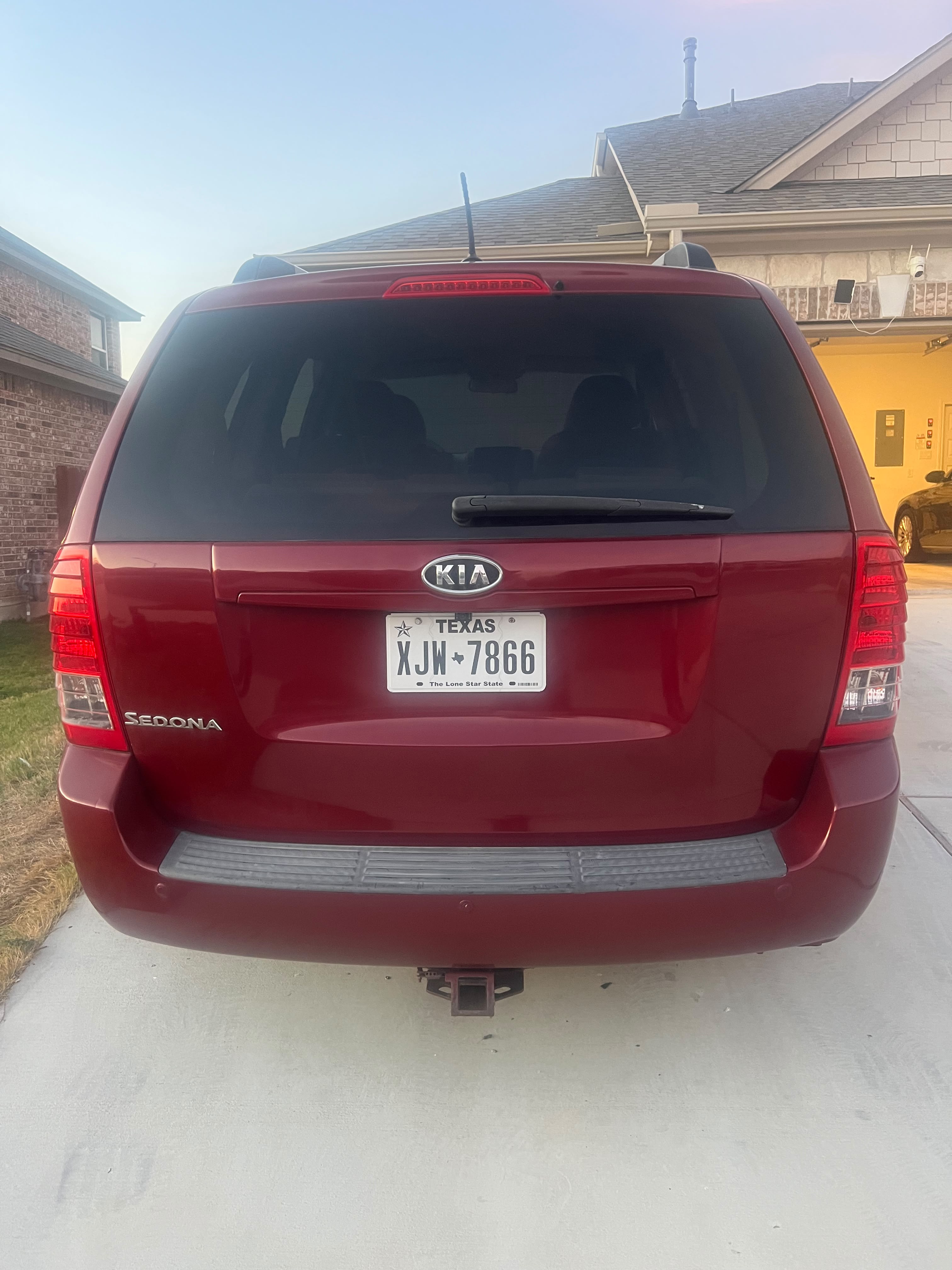 Used 2011 Kia Sedona LX FWD image 2