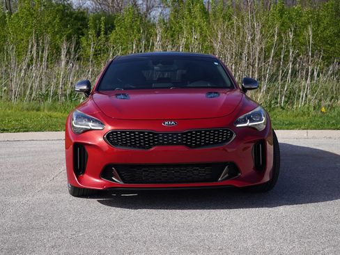 Used 2018 Kia Stinger GT2 image 2
