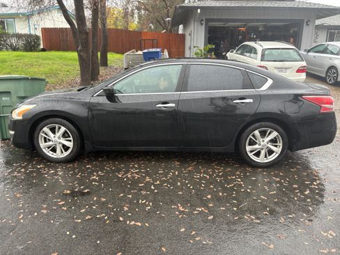 Used 2013 Nissan Altima 2.5 SV image 4