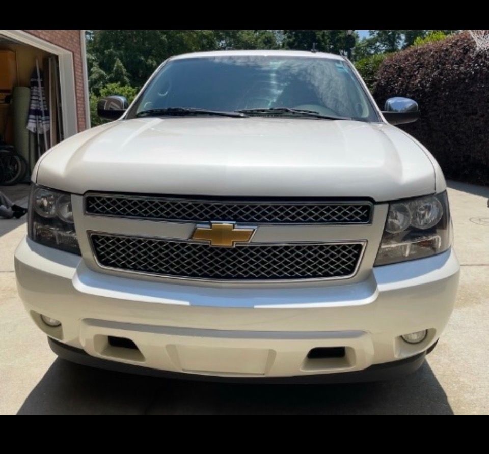 Used 2014 Chevrolet Tahoe LTZ RWD image 2