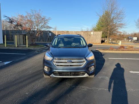 Used 2018 Ford Escape SE w/ SE Sync 3 Package image 1