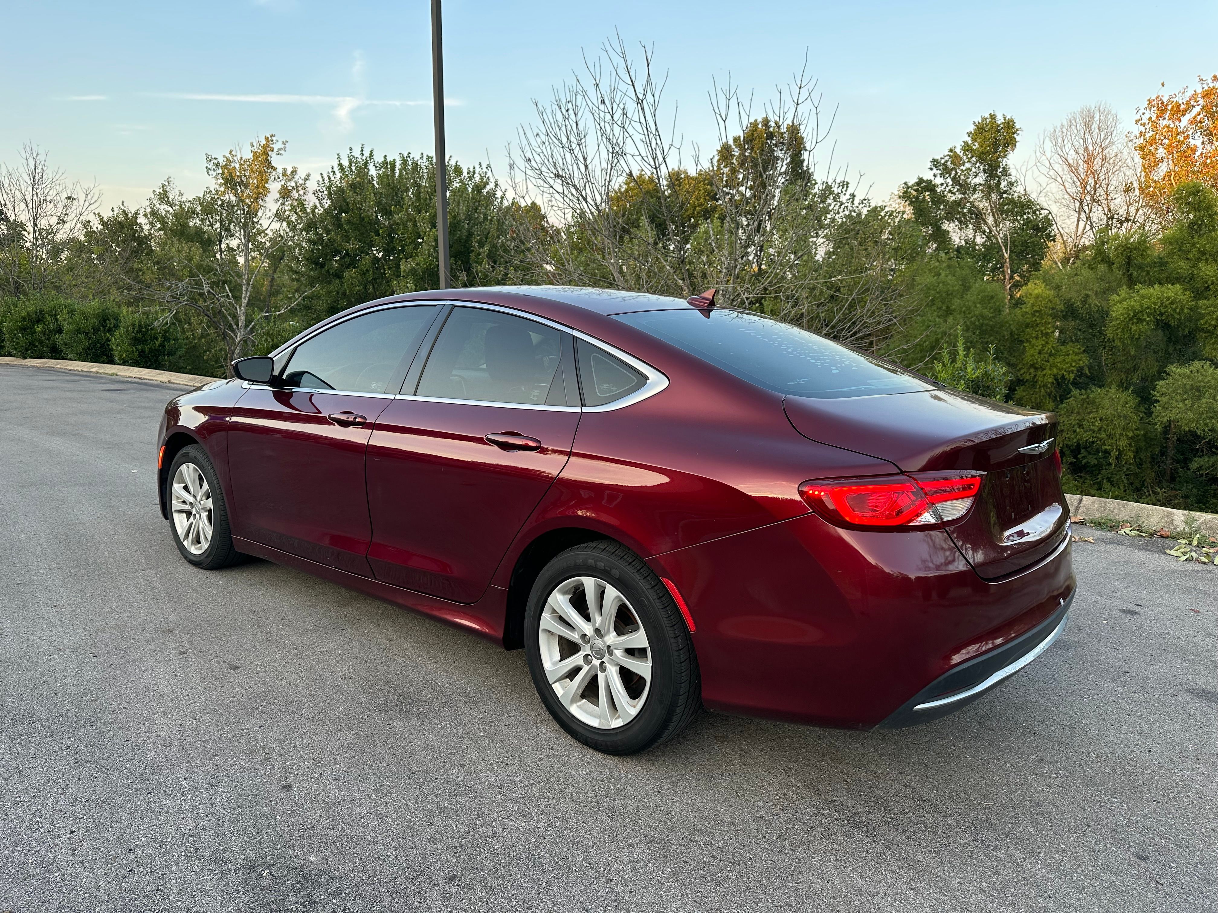 Used 2015 Chrysler 200 S FWD image 2