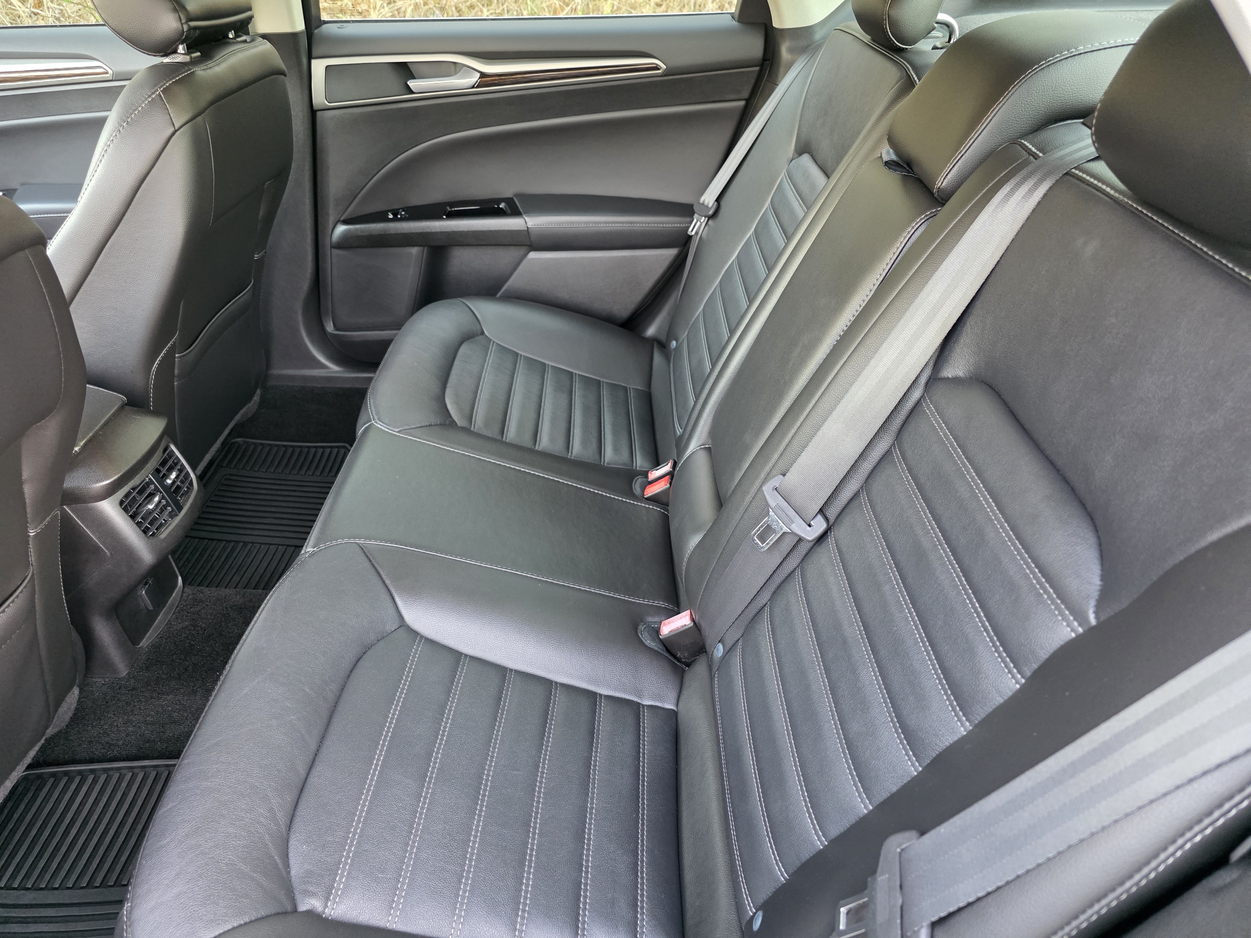 Used 2016 Ford Fusion SE w/ Equipment Group 202A FWD image 10