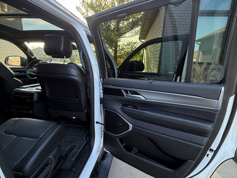 Used 2024 Jeep Wagoneer Series II w/ Convenience Group I image 18