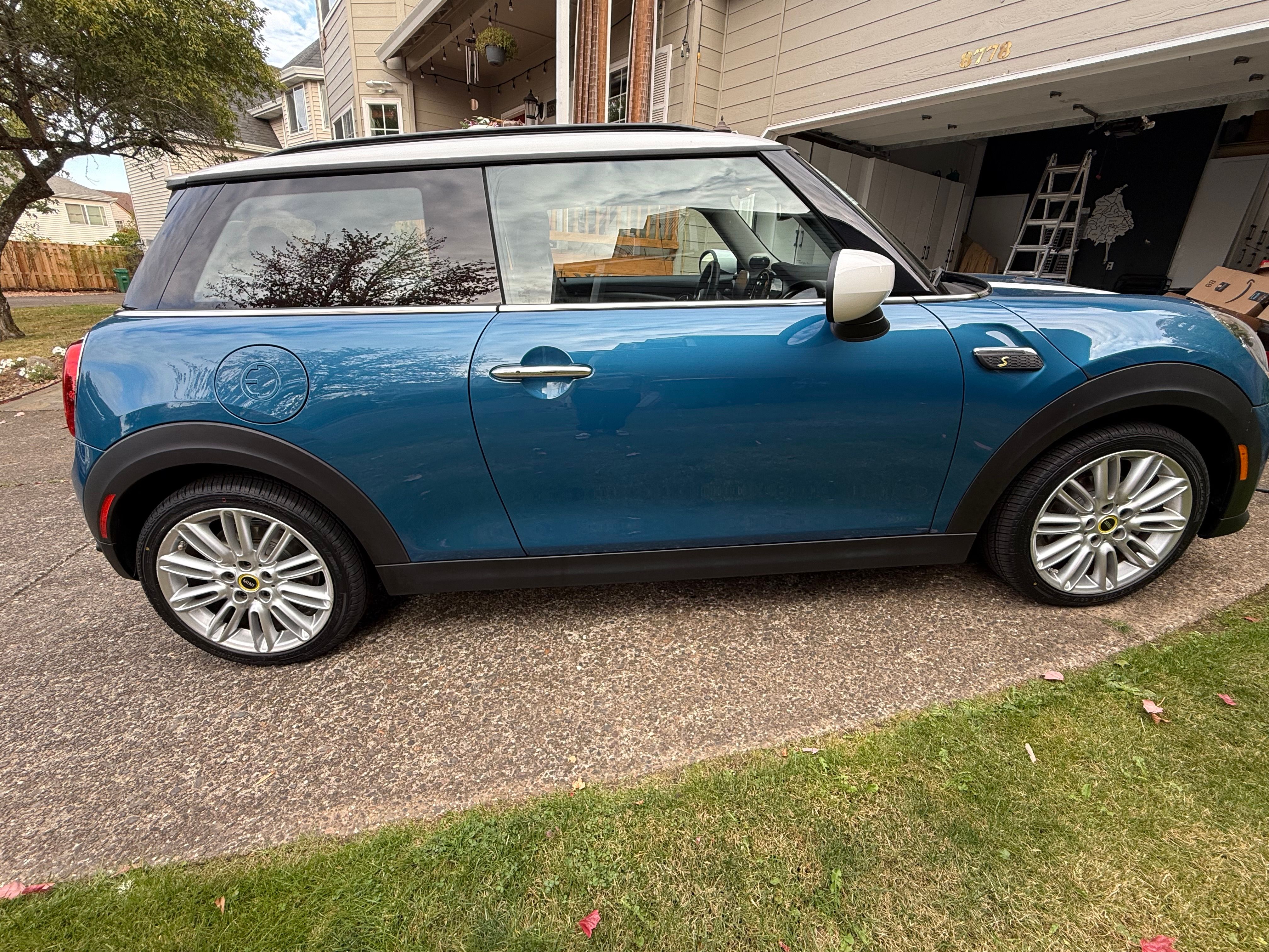 Used 2024 MINI Cooper SE FWD image 12