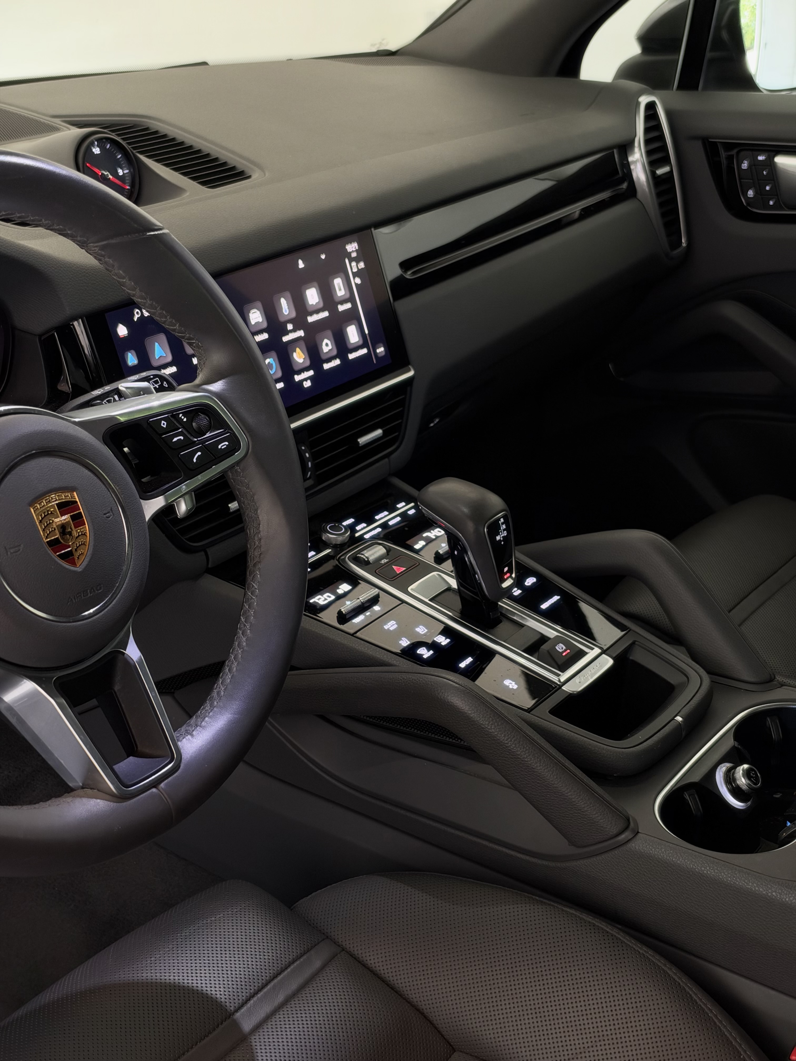 Used 2022 Porsche Cayenne AWD/4WD image 2