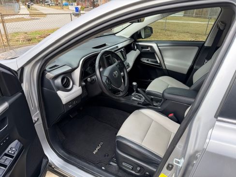 Used 2017 Toyota RAV4 Limited image 9