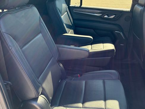 Used 2022 GMC Yukon XL Denali w/ Advanced Technology Package image 13