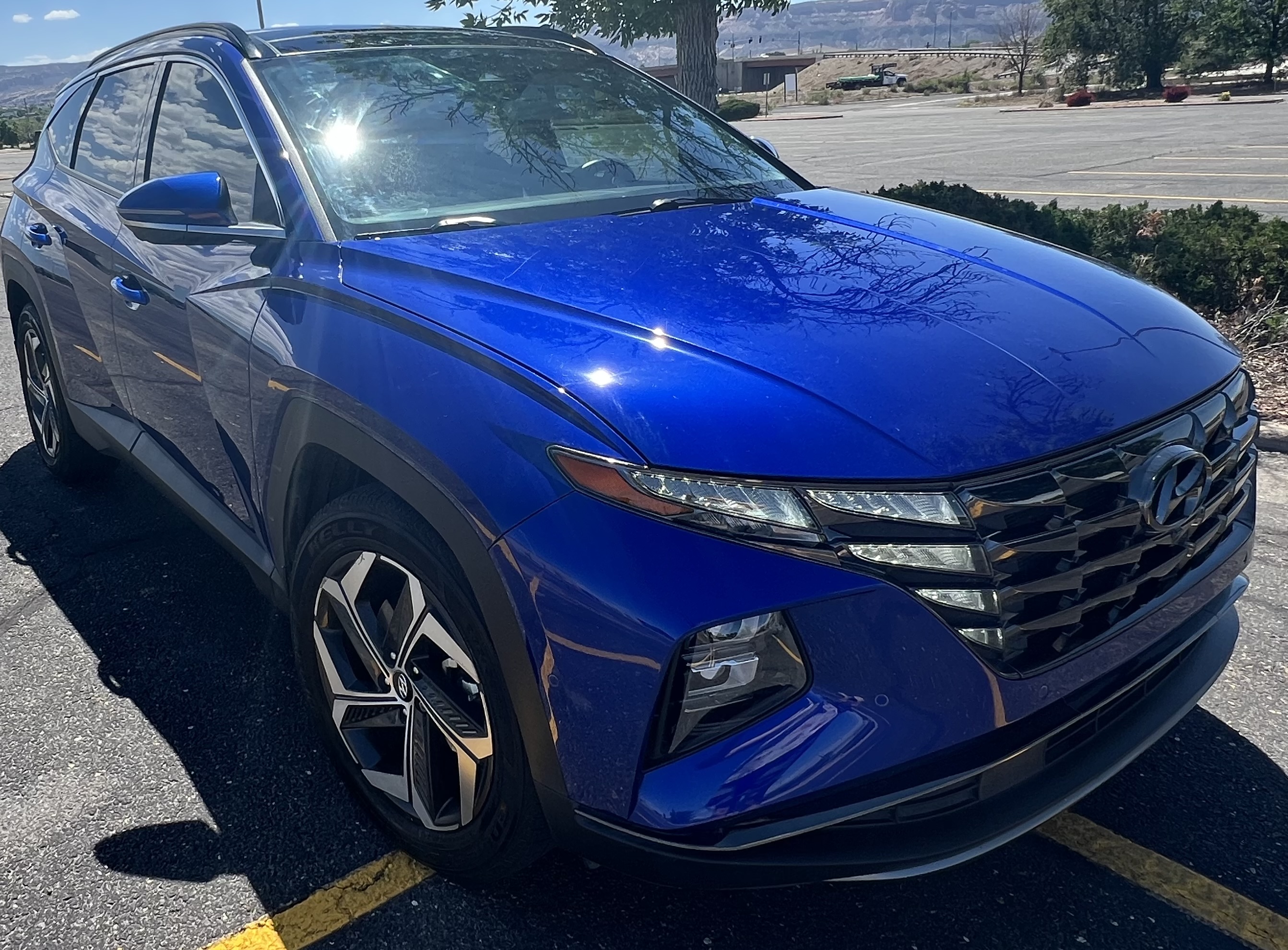 Used 2022 Hyundai Tucson Limited w/ Cargo Package FWD image 1