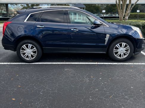 Used 2011 Cadillac SRX Luxury image 2