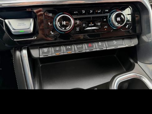 Used 2024 GMC Sierra 3500 Denali Ultimate image 12