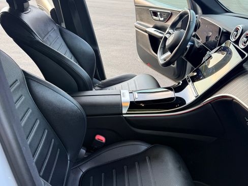 Used 2025 Mercedes-Benz GLC 300 4MATIC image 5