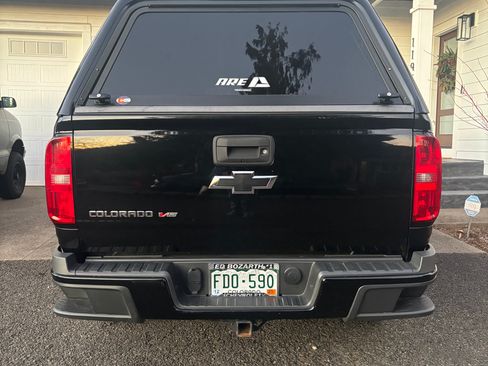 Used 2018 Chevrolet Colorado Z71 w/ Z71 Midnight Edition image 5