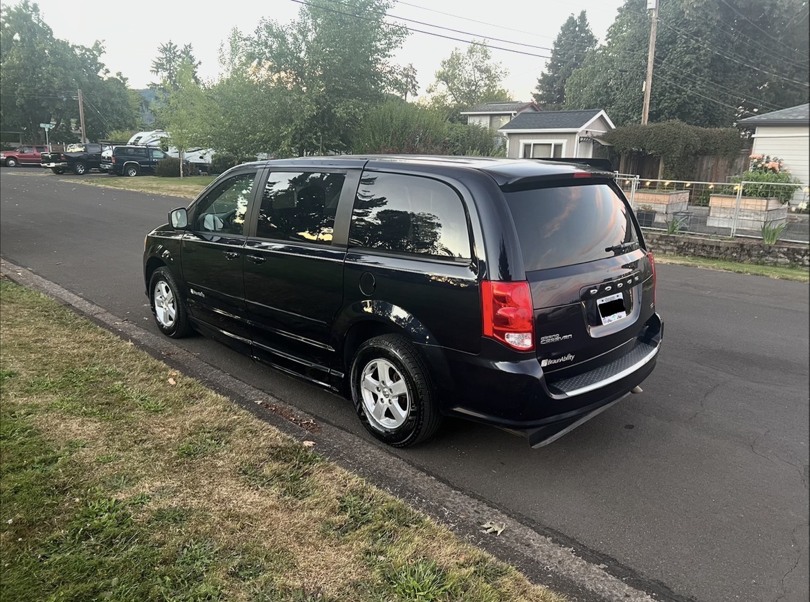 Used 2011 Dodge Grand Caravan Mainstreet w/ PWR Convenience Group FWD image 9