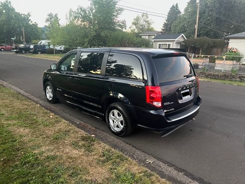 Used 2011 Dodge Grand Caravan Mainstreet w/ PWR Convenience Group FWD image 9