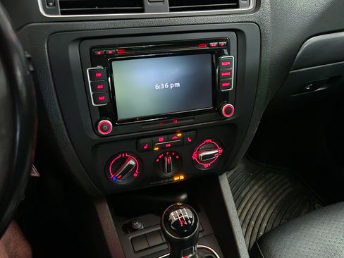 Used 2013 Volkswagen Jetta TDI FWD image 16
