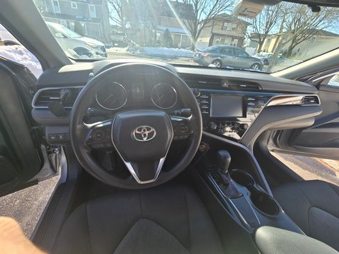 Used 2019 Toyota Camry LE image 9