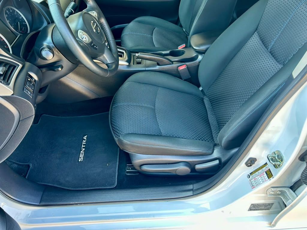 Used 2019 Nissan Sentra SR FWD image 11