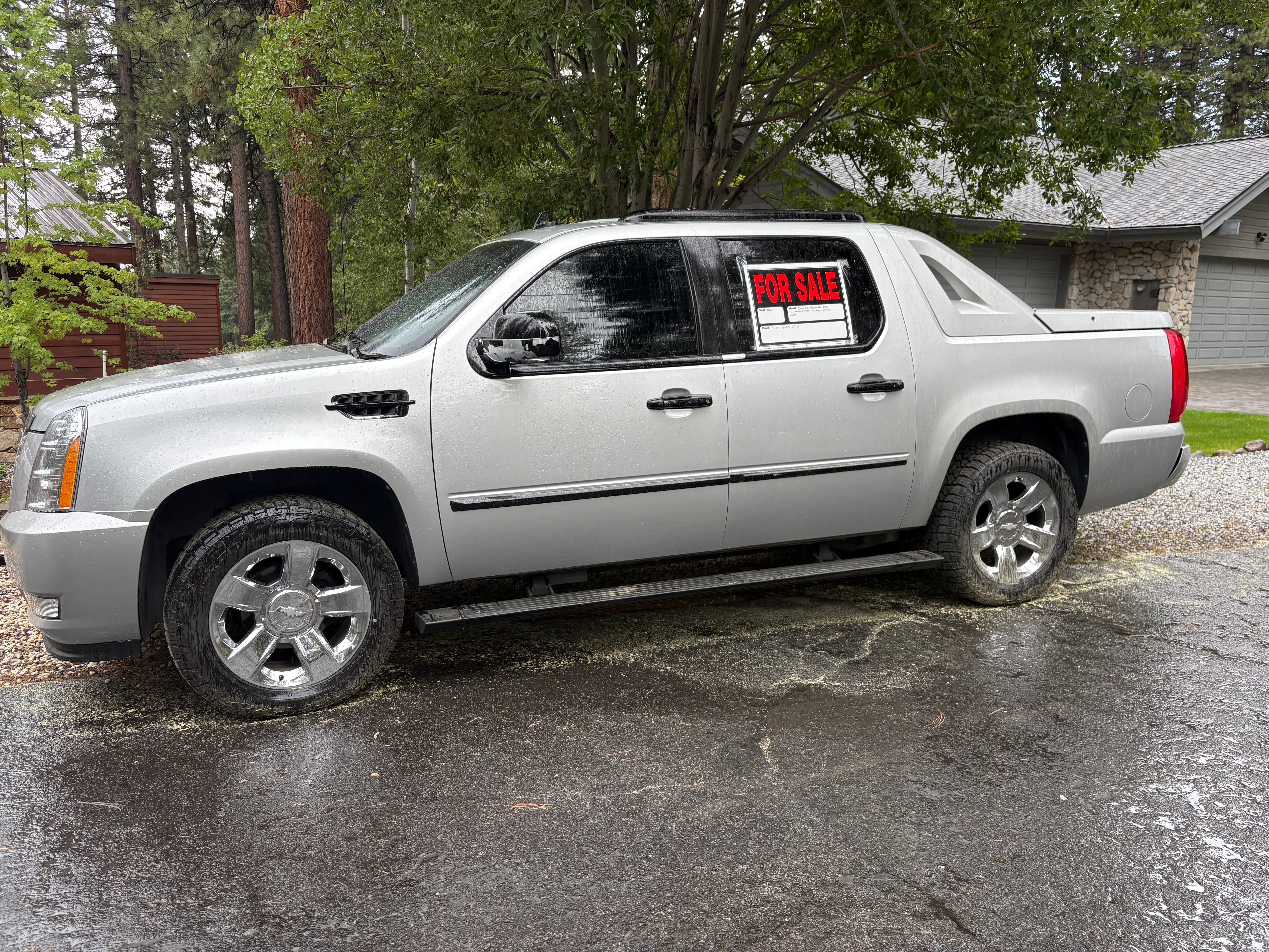 Used 2011 Cadillac Escalade EXT Premium AWD/4WD image 1