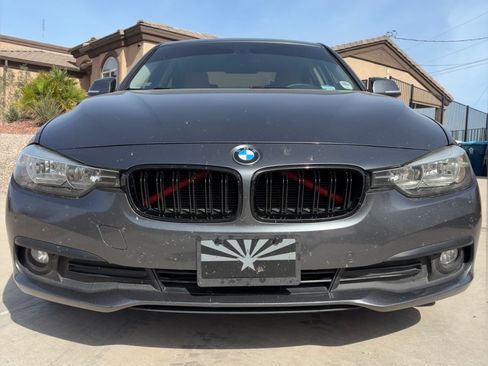 Used 2017 BMW 320i 320i Sedan 4D image 5