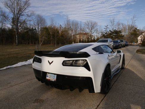 Used 2015 Chevrolet Corvette Z06 w/ Z07 Performance Package image 10