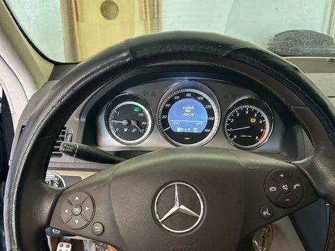 Used 2011 Mercedes-Benz C 300 4MATIC Sedan image 2