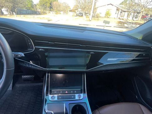 Used 2022 Audi Q8 Premium Plus image 8