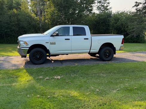 Used 2016 RAM 2500 Tradesman w/ Chrome Appearance Group AWD/4WD image 5