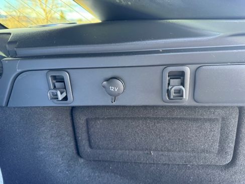 Used 2019 Land Rover Range Rover Velar R-Dynamic SE image 15