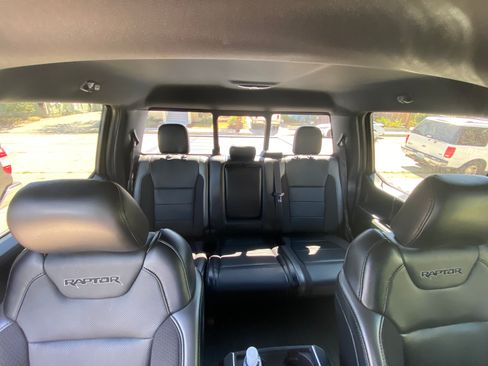 Used 2019 Ford F150 Raptor w/ Equipment Group 802A Luxury AWD/4WD image 9