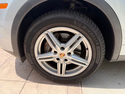 Used 2015 Porsche Cayenne Diesel AWD/4WD image 10