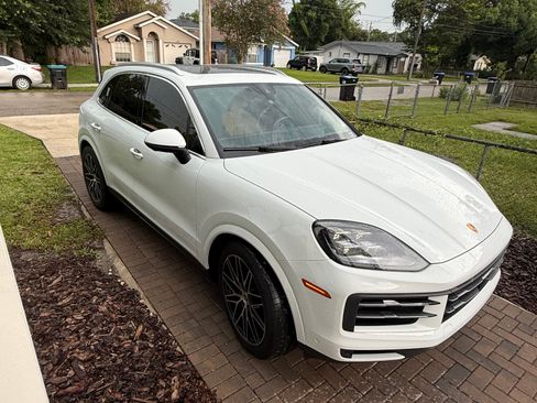 Used 2024 Porsche Cayenne AWD/4WD image 1