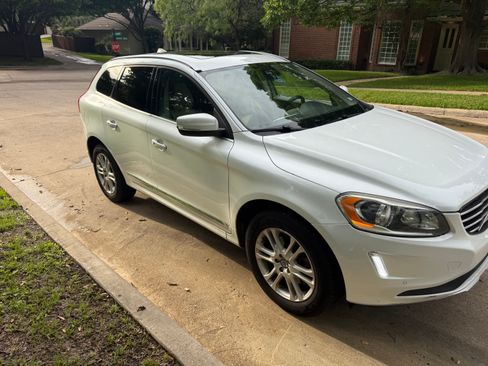 Used 2015 Volvo XC60 T5 Premier w/ Proximity Package image 1